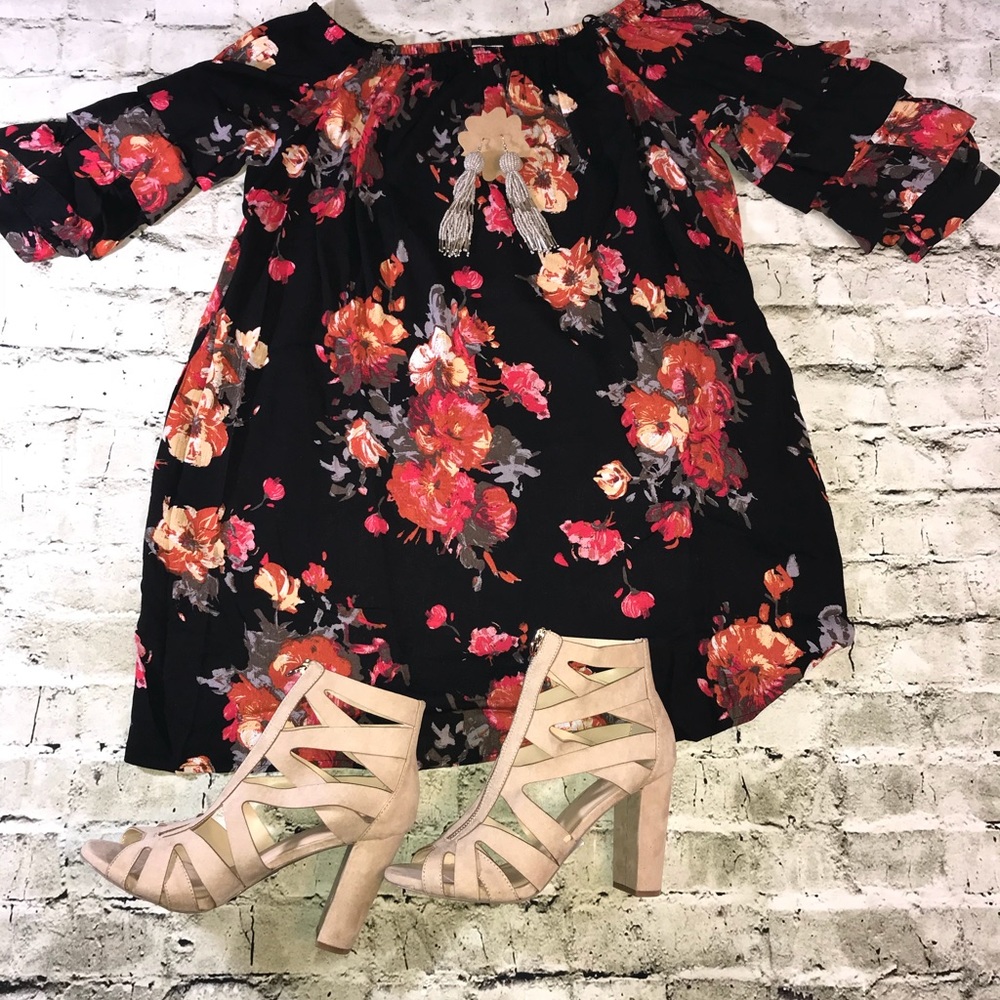 Beautiful Black Floral Dress!